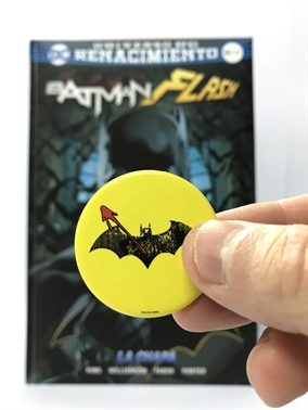 Batman Day 2017 - Un vistazo a Batman/Flash: La chapa - Edición limitada con chapa extraíble